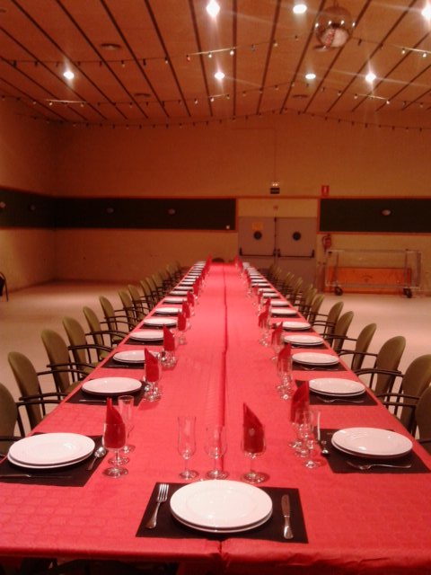 jovesSPM's tweet photo. Taula preparada pel sopar dels 15 anys del grup de Joves. #15anysjoves https://t.co/9LeJp8bsrr