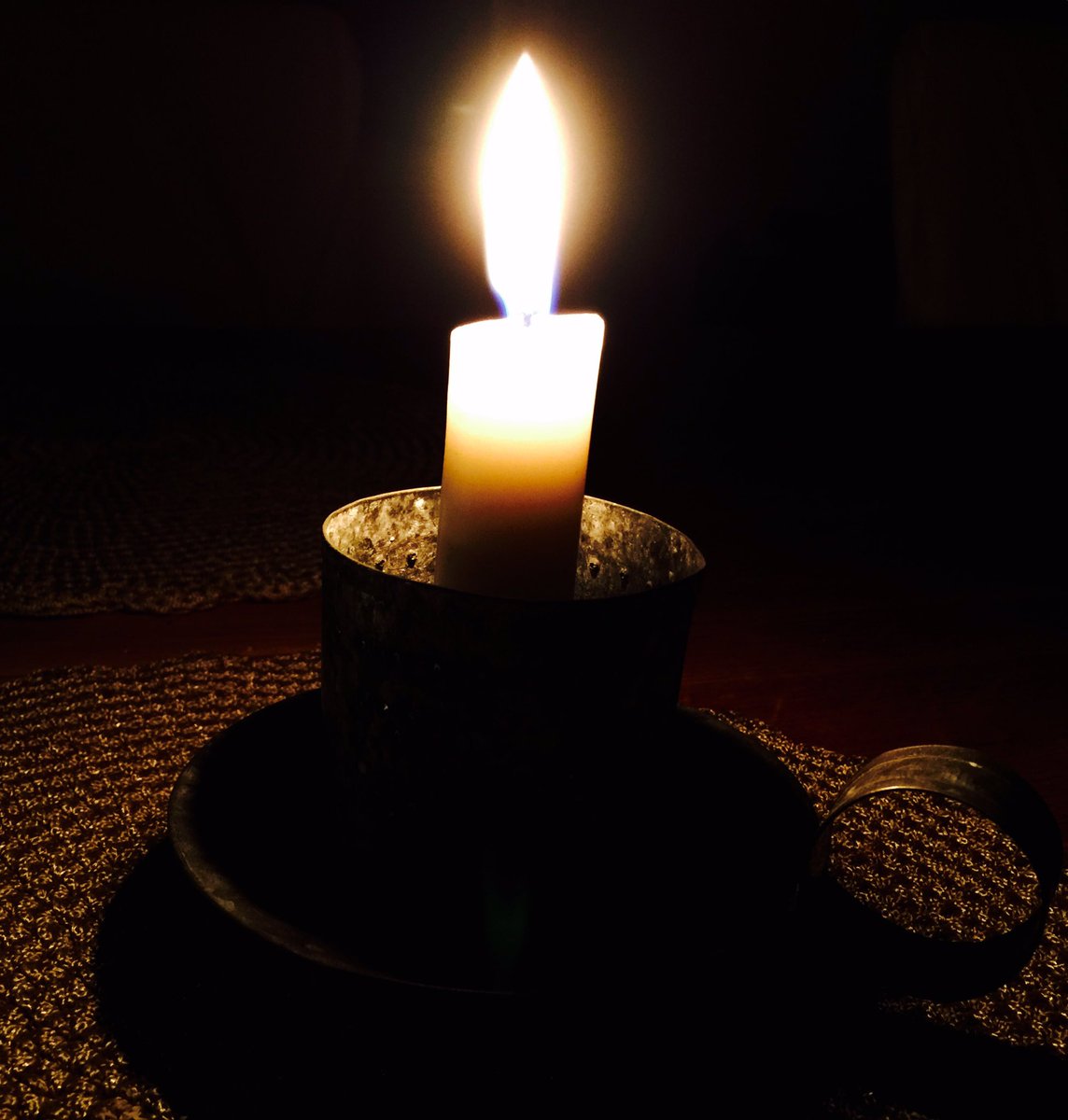 HayryMari's tweet photo. Candlelight right now #familytime #timeforthoughts #EarthHour2016 https://t.co/5zVYU2R2uZ