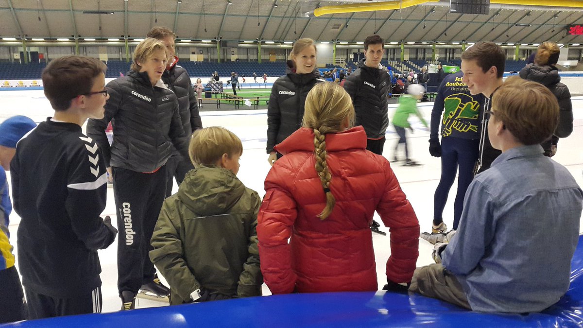 TeamCorendon's tweet image. Superleuke clinic gegeven voor mensen van Strikwerda Investments! Opbrengst is voor @SpierenvSpieren #corendon