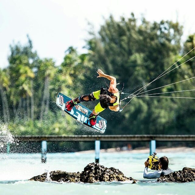 weKitesurf's tweet photo. @marcjacobskite passing rocks! | 📷 @mysticboarding
#incontrol #breakboundaries #handlepass #rocks #block #kitesurf … https://t.co/GBfXt5rrtX