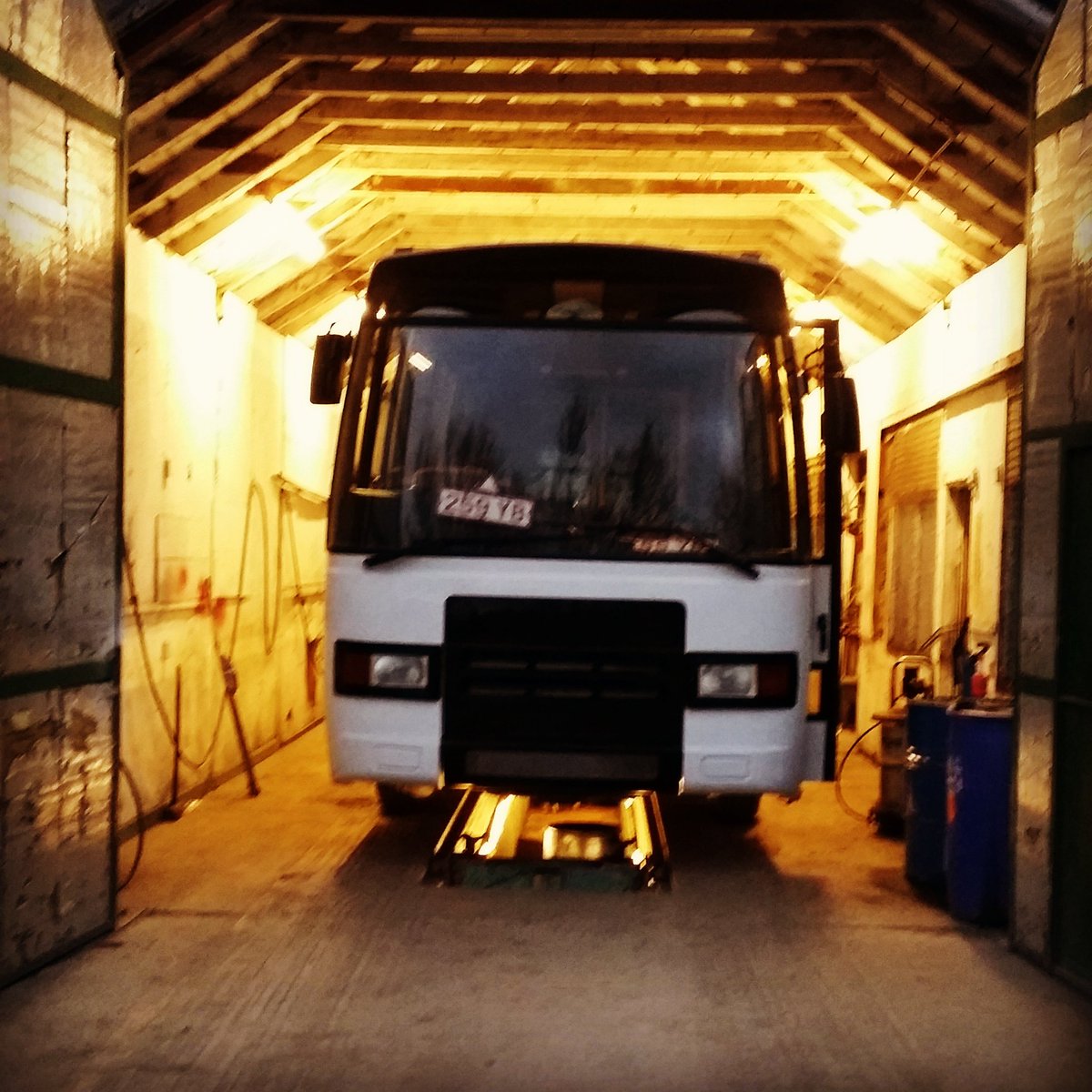 Lost4tzStudios's tweet photo. Pre MOT goin up #skunkbus #hiphop #coachpimp #lost4tz #lost4tzstudios #FunkyFresh https://t.co/Pppy14CTza