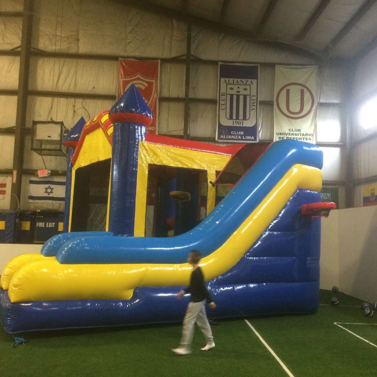 SNFliveOfficial's tweet photo. Come join the fun of inflatables. From 2pm to 8pm every Saturday &amp; Sunday. #SNFlive https://t.co/nnO2Z0MHMI