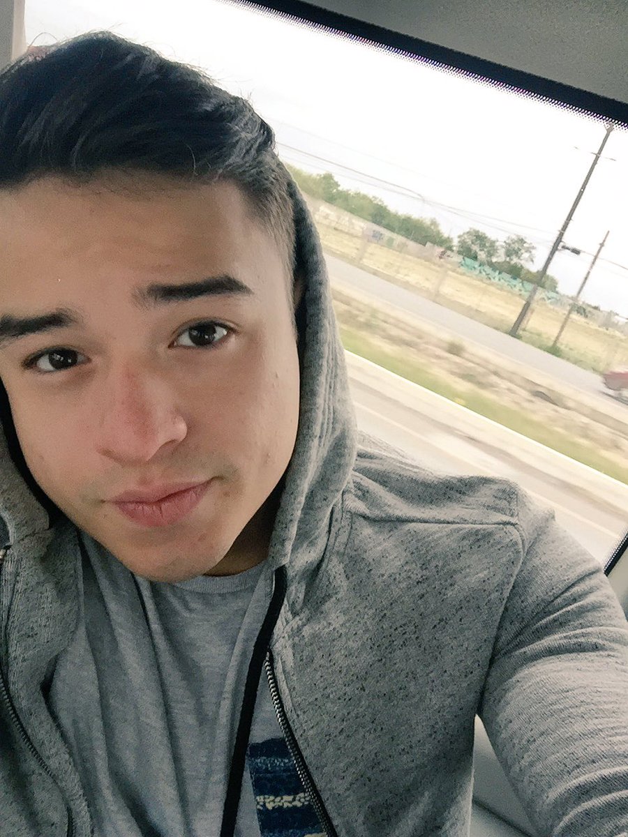 HmGerardo's tweet photo. Ya mero llego a Matamoros! Ya extraño mis novias 😔 https://t.co/fAr8n10yEh