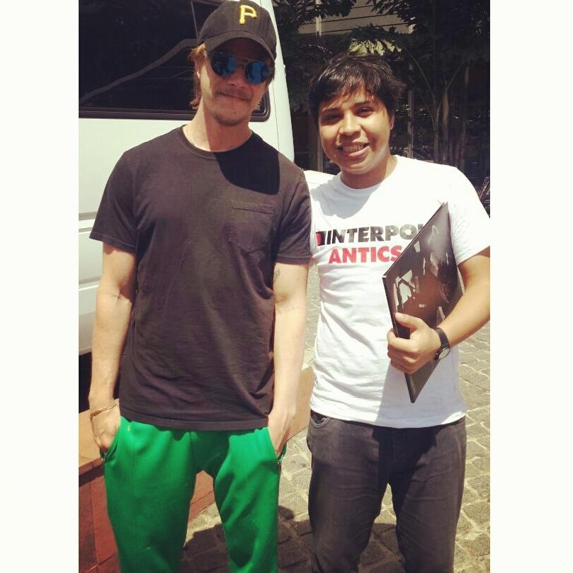 lucionunez_'s tweet image. Hoy se cumple 1 año de esta foto y la firma del señor Paul Banks, de no creerlo!