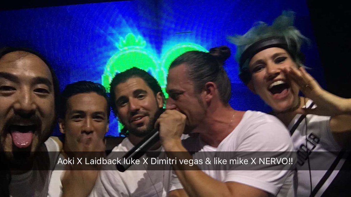 B2b2b2b selfie! 👻👻👻 AokiSteve Snap Moments!! 👻👻👻 https://t.co/HgwrUJ0VQ6