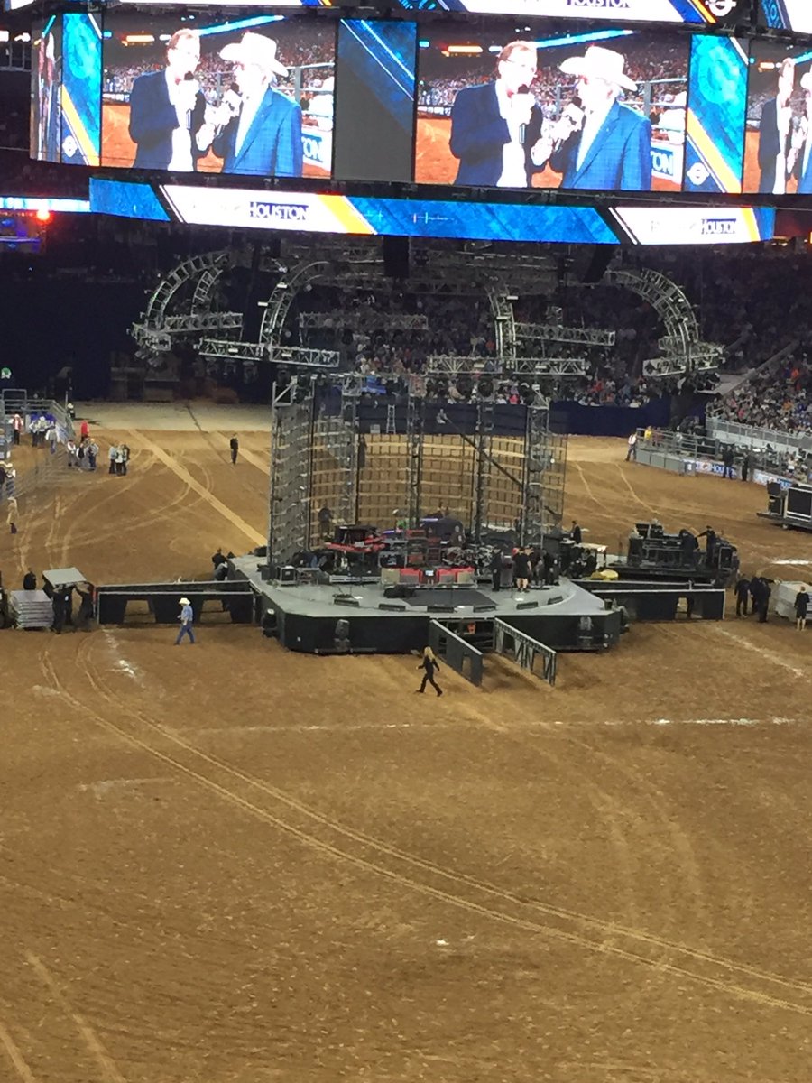 _extraordiMARY's tweet photo. Excited to see @BradPaisley tonight at @RODEOHOUSTON !! #rodeohouston #hlsr2016 #music https://t.co/Ez2EsHjA5Q