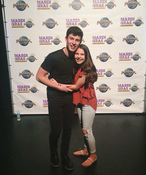 Smendes_updates's tweet photo. Shawn with a fan earlier today backstage in Orlando, FL. (2/5) https://t.co/eJ7i49PYXz