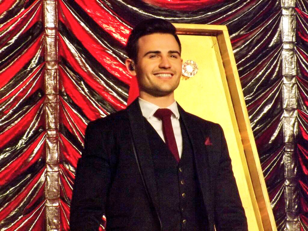 Michael_Auger_'s tweet image. I must say I do LOVE the Welsh accent! What a great night at the Motor Point Arena, Cardiff 😀 #Tour #Wales #Collabro