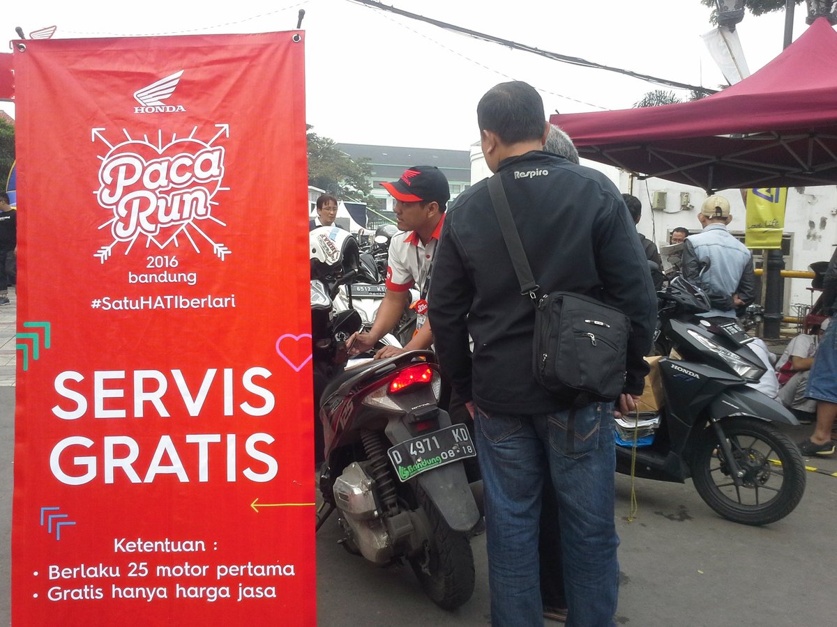 Di area <a href="/pacaRUN/">#pacaRUN2016</a> kamu juga bisa mendapatkan service motor Honda gratis..