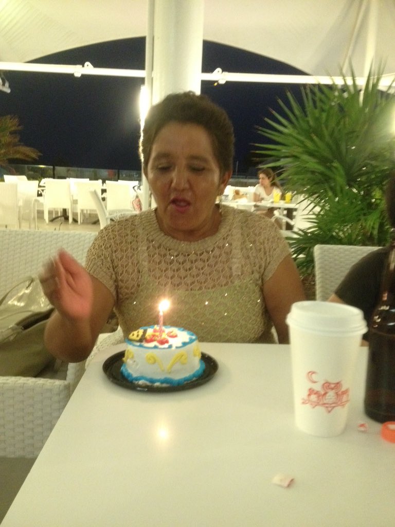 soniakavila's tweet photo. Gracias por ayudarnos al festejo @solosanborns @rominastorniolo https://t.co/mgRvSNuTL6