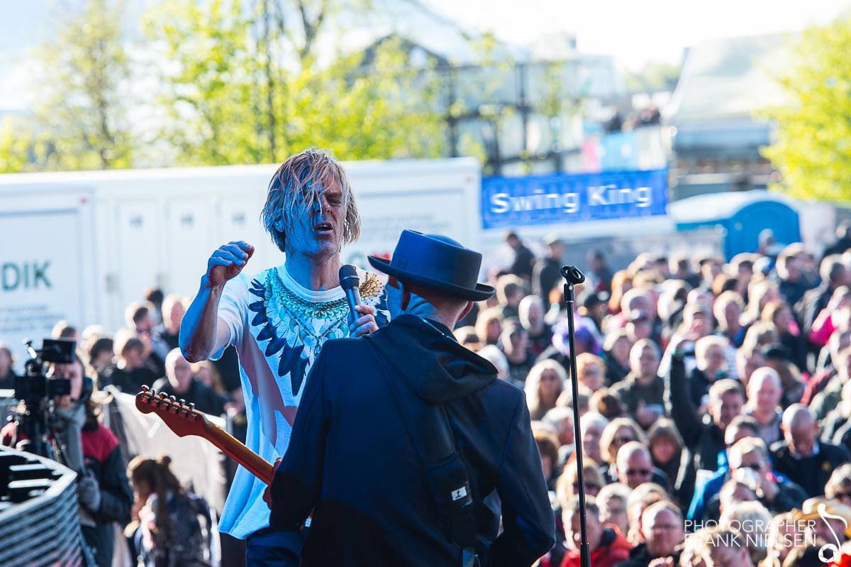 fn26321402's tweet photo. #gnags #mrswingking #peterag #jellingmusikfestival #nr1 https://t.co/NlXV8ZCJj5