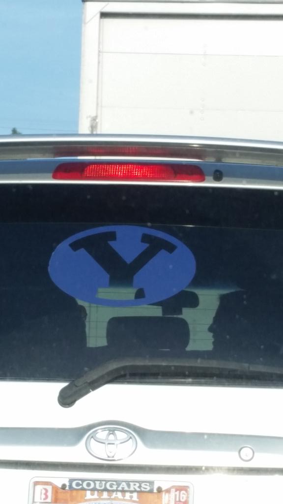 OnlyMormons's tweet photo. Utah Mormons gotta go the beach too. Shout out to Spring break #MormonSpotting https://t.co/u8yzVzcjoV