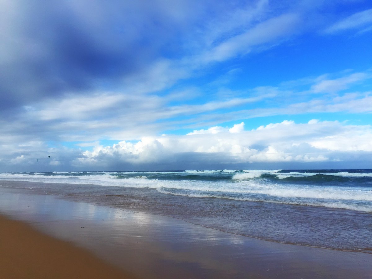 ΛƱŦƱMИ FƐƐĿS Ꮎ√ƐŔ ҠΛᏯΛИΛ | #beach #clouds #ocean #sand #surf #bigskies #sunshinecoast #afternoonwalks #waves #views