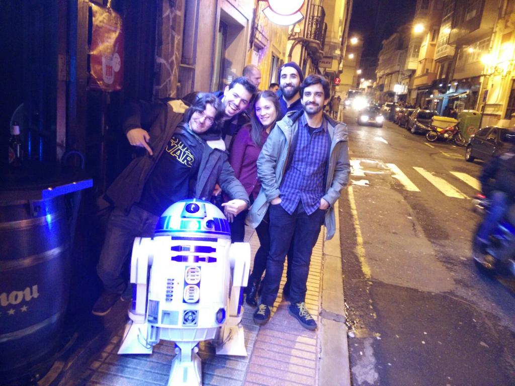 asdfxxm's tweet photo. Hey @HamillHimself . Here with your little friend Artoo https://t.co/9SN19z8Vfn