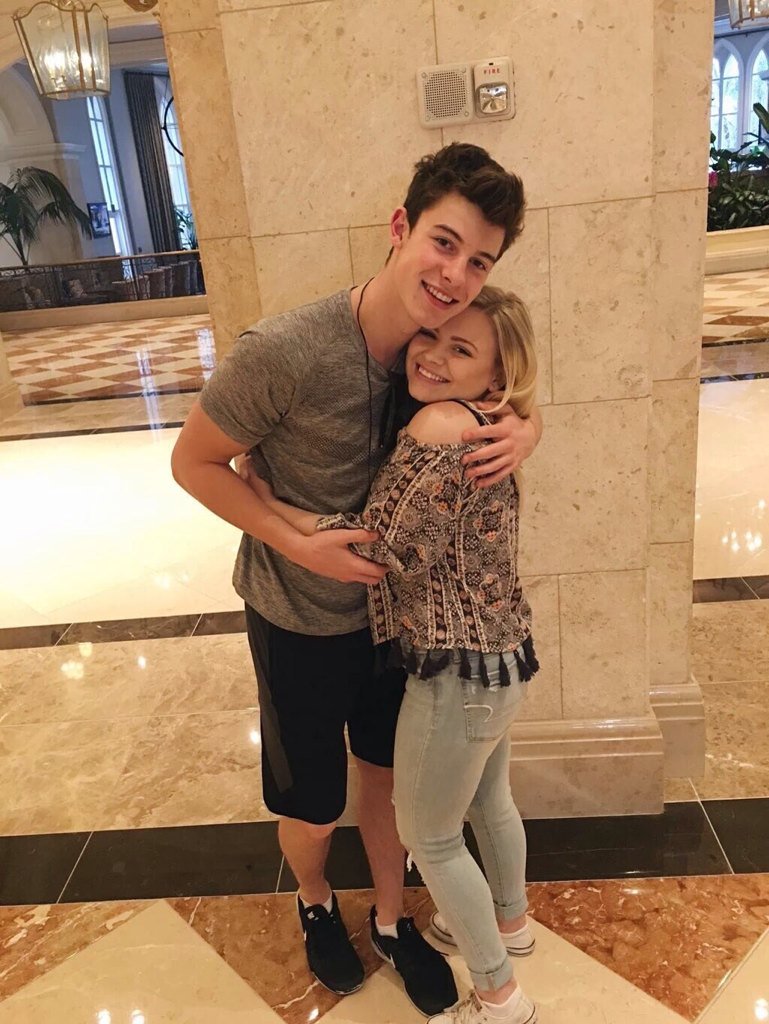 Smendes_updates's tweet photo. Shawn earlier today with @shawnmundes at his hotel in Orlando, FL. https://t.co/SDPo44uVtJ