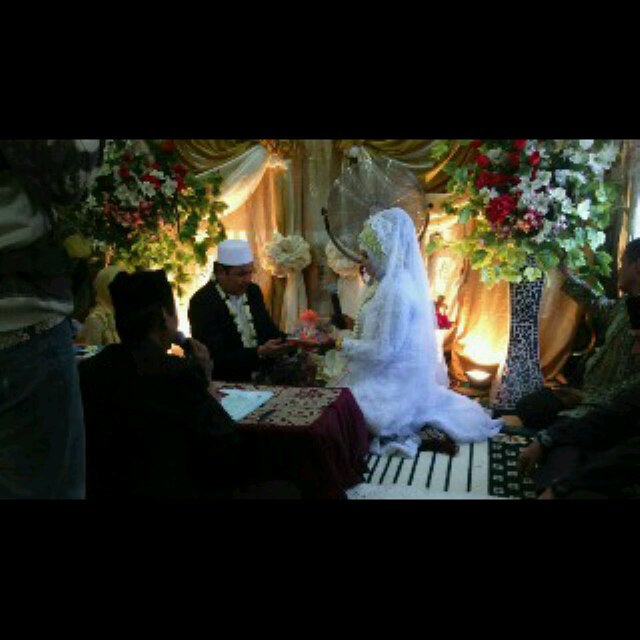 ynti89's tweet photo. Happy Wedding Day my Lovely aunty #LaxmiRachmaniah &amp; #MuhammadRusni #SaMaWa (at Gedung... https://t.co/ye8bFXlPyW https://t.co/Bje42oJFQs