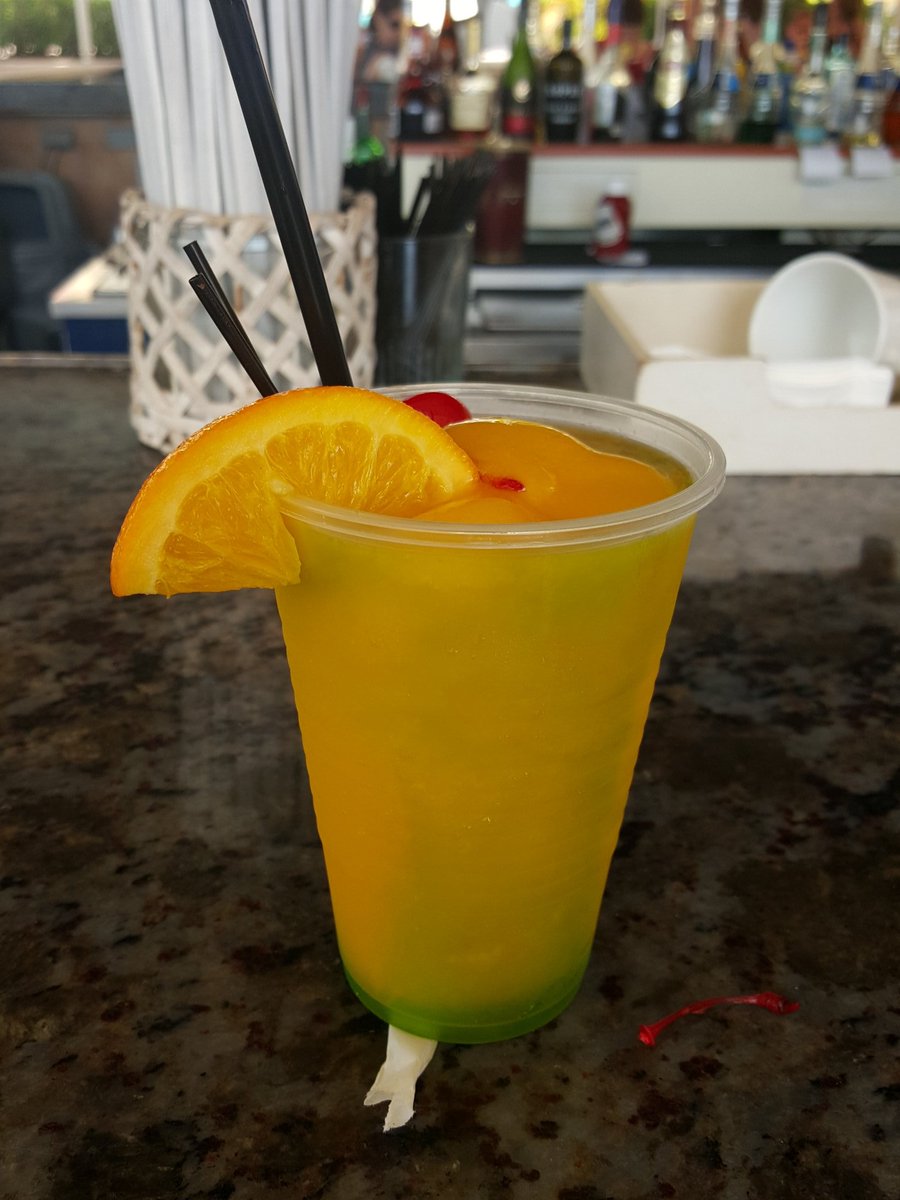 Yaelleah's tweet photo. @dianakelly us too! Much better than being at the airport :) https://t.co/G1dRxwicJE