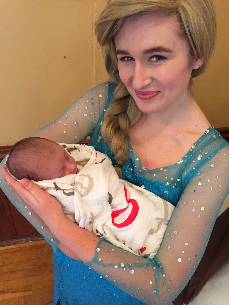 ListKinettes49's tweet image. Anna Elsa and Olaf were a huge hit today at the @PADDYFEST1977 kids program #fullhouse #doyouwanttobuildasnowman