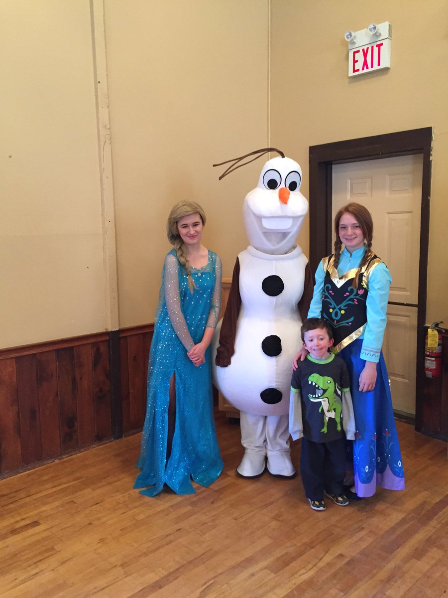 ListKinettes49's tweet image. Anna Elsa and Olaf were a huge hit today at the @PADDYFEST1977 kids program #fullhouse #doyouwanttobuildasnowman