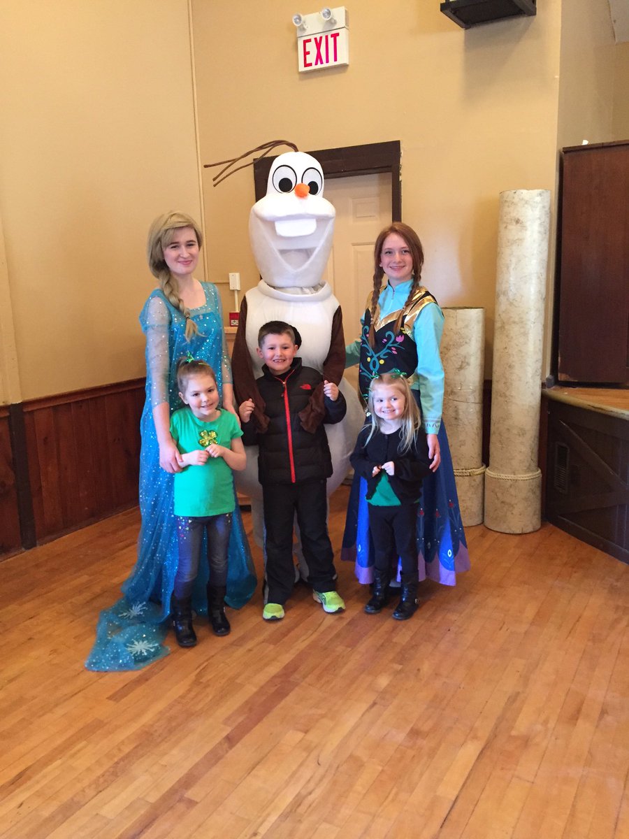 ListKinettes49's tweet image. Anna Elsa and Olaf were a huge hit today at the @PADDYFEST1977 kids program #fullhouse #doyouwanttobuildasnowman