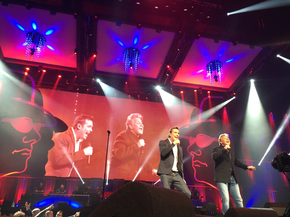 En een fantastisch verrassingsoptreden van René Froger! Bloed, zweet en tranen met vriend <a href="/jvdboom/">Jeroen van der Boom</a> <a href="/ZiggoDome/">Ziggo Dome</a>