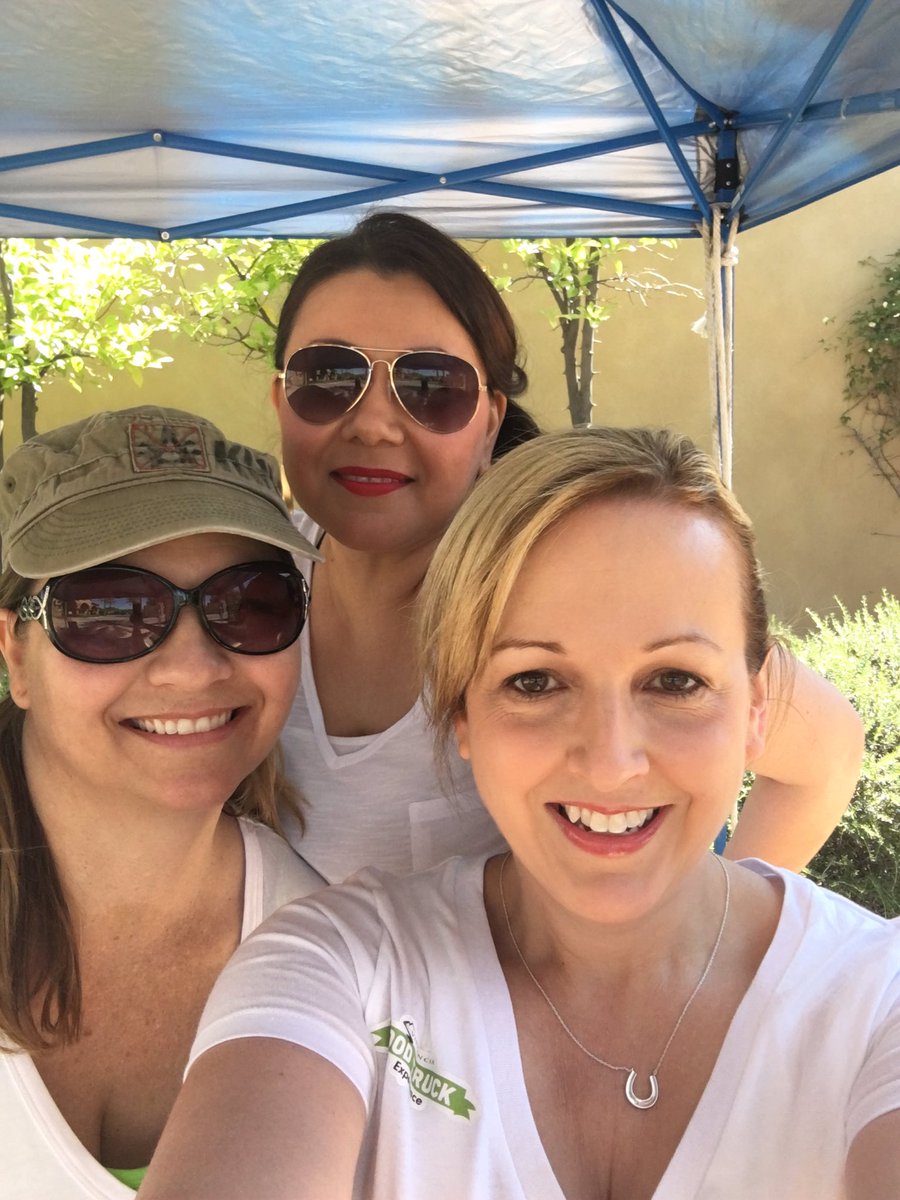 VistanciaAz's tweet image. Vistancia crew handing out the free food sample passports! #ilovevistanciafoodtrucks