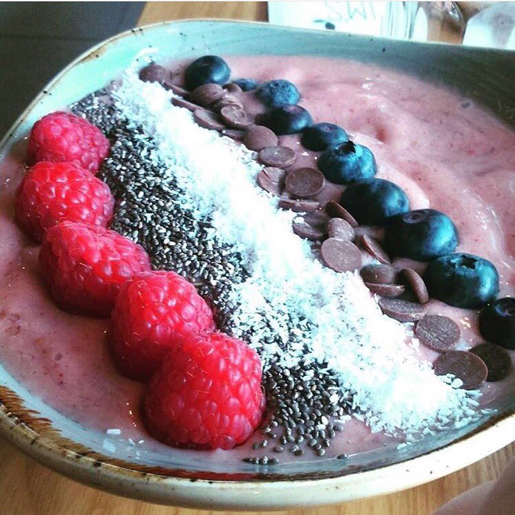 Slimshk's tweet photo. #cheatclean #slimshealthykitchenbelfast #slimskitchen #slims #smoothie #raspberries #coconut #coconibs #blueberries https://t.co/Pf92EP9NFu