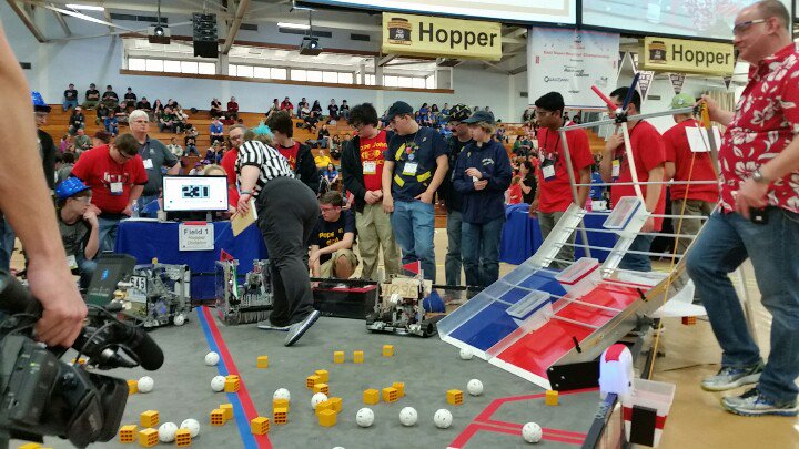 NeedhamRobotics's tweet image. Round 8..last match for today. ...one left tomorrow before playoffs. .