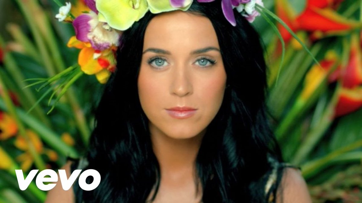 WorldMusicChile's tweet photo. Si buscas en @YouTube "yor gona hir me ror" encontrarás #Roar de @katyperry @KatyCatsChile @KatyPerryChile https://t.co/jUYZHi8ZTe