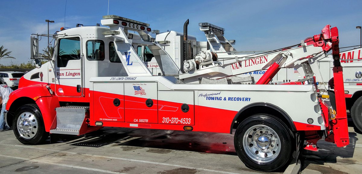 ShinePros1's tweet photo. #VanLingen Tow Truck, not a problem. #ShinePros #MirrorLook https://t.co/2wtRnuS7Dm