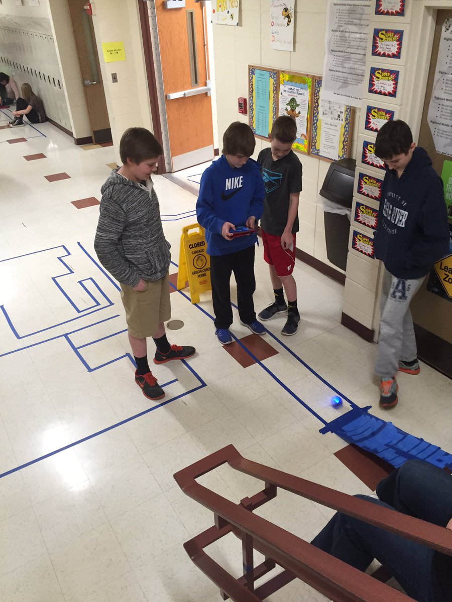 ejdwyatt's tweet photo. #hmsdiyday was a success! So cool to see all the making in progress! @ckimbarovsky @rosentechd70 https://t.co/286L6WpLd6