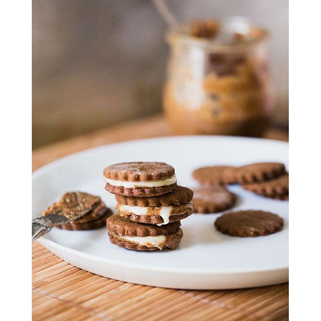 UnSqGreenmarket's tweet photo. #Maple #Cream Sandwich Cookies. #MapleWeek. Get recipe &amp; 50+ @the_feedfeed Cookie Feed https://t.co/cHkP2yOyKs https://t.co/IQl15K8Z7B