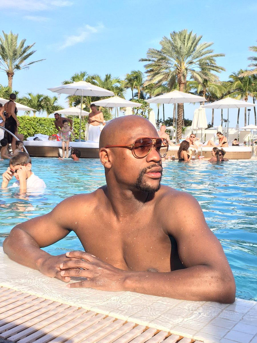 Flod Mayweather shares photo in a pool.