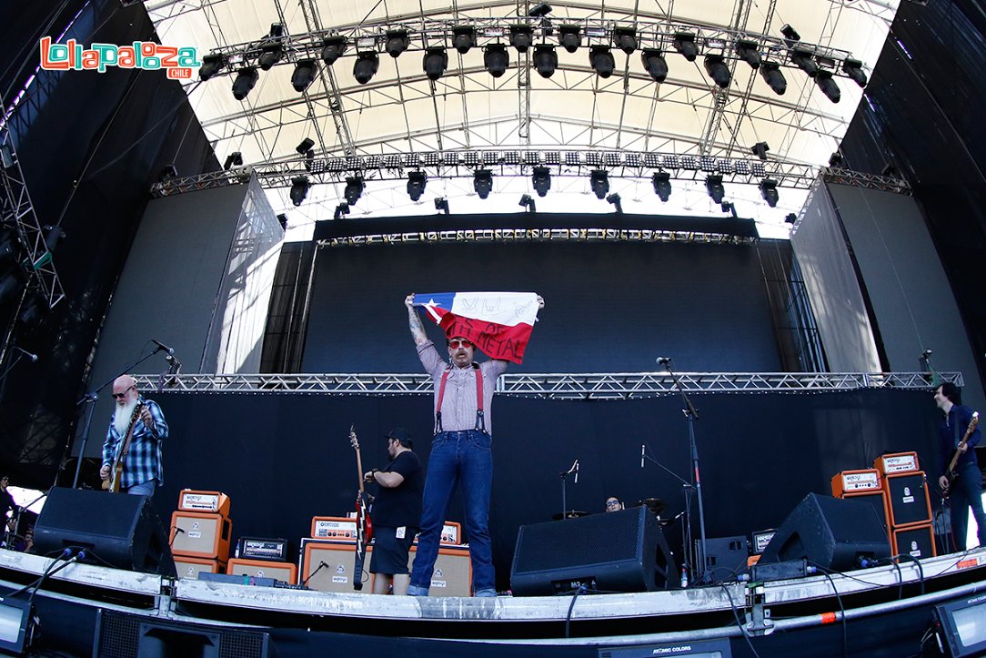 lollapaloozacl's tweet photo. La magia musical de Eagles Of Death Metal estuvo en #LollaCL. ¡Gracias! https://t.co/XRRiKNZBrU
