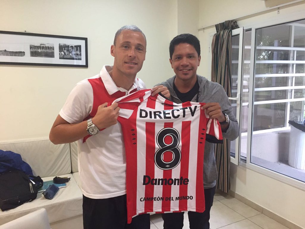 israeldamonte's tweet photo. El es Martín Gat. El hincha Apuñalado en el clásico de sudamericana. Ayer estuvo con nosotros. Un verdadero León.👏👏👏 https://t.co/ILr3e4mvK9