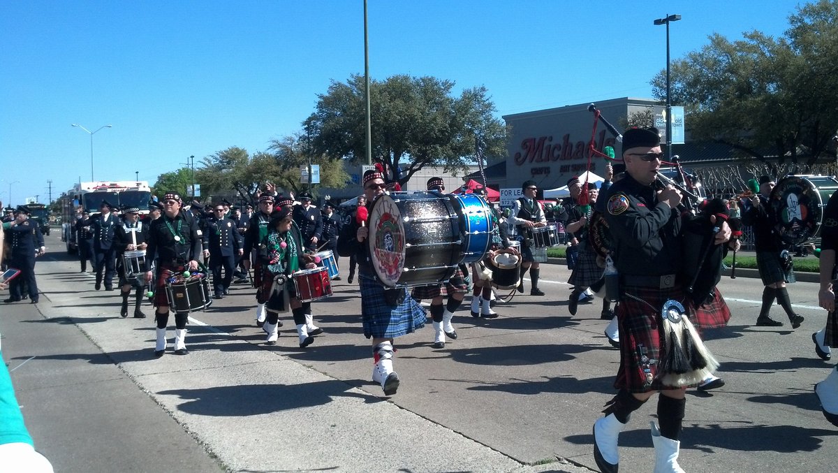 TransformARTive's tweet photo. St PatricK's Day parade in Dallas today https://t.co/LM8KWFbWpz