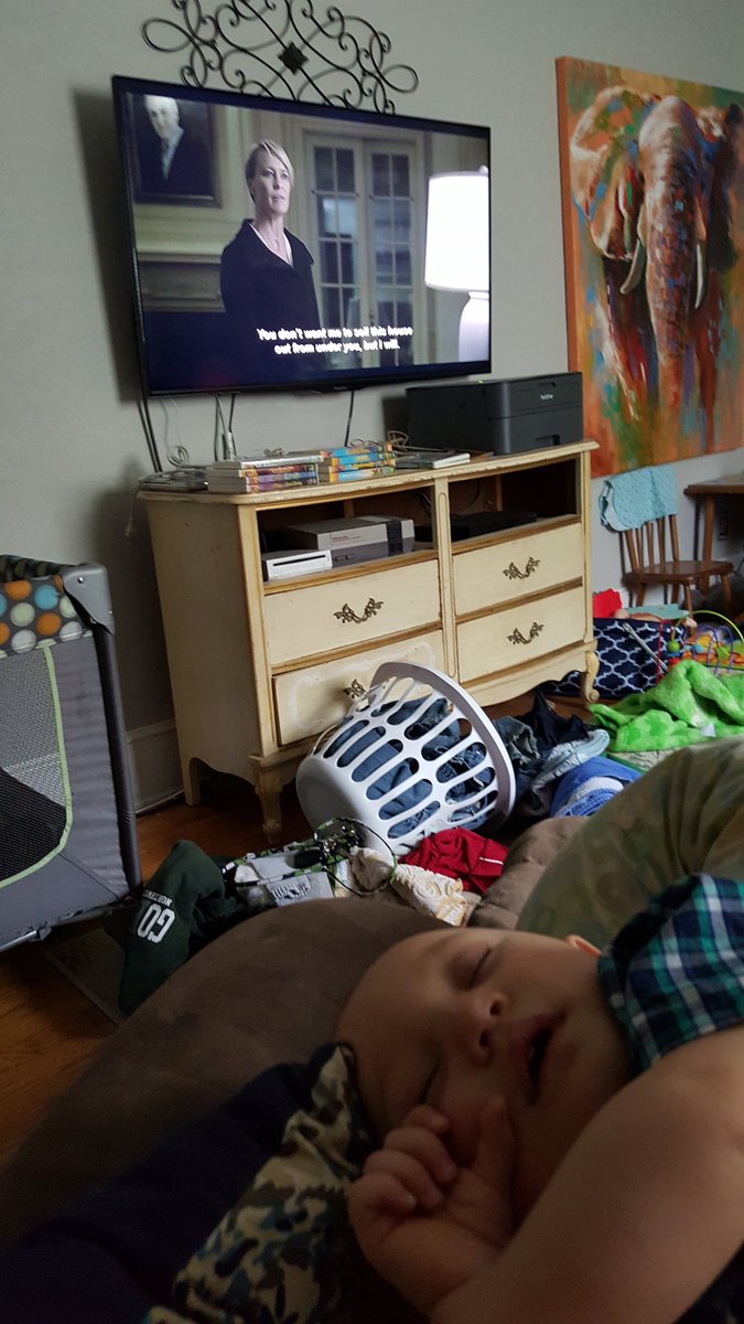cozmama's tweet photo. Catching upon my show on mute.  #dontwakethebaby #mommyproblems https://t.co/azmNYQT9S7