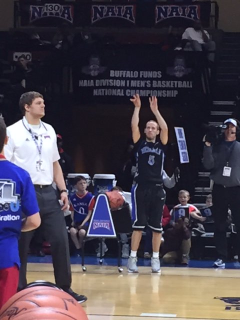 dwtigers's tweet photo. @tbergh5 won the NAIA 3-point shootout in Kansas City with a score of 21 #BleedBlue https://t.co/rnRdQHBTWN