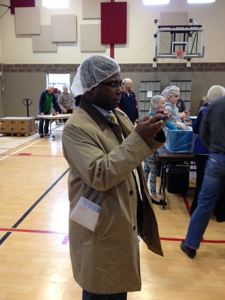 RachelEEdwards's tweet photo. Thanks @BryantCBS21! He's helping feed starving kids by spreading the word tonight at 10 &amp; 11p on CBS21. #FMSCMbg https://t.co/tMArttDu6c