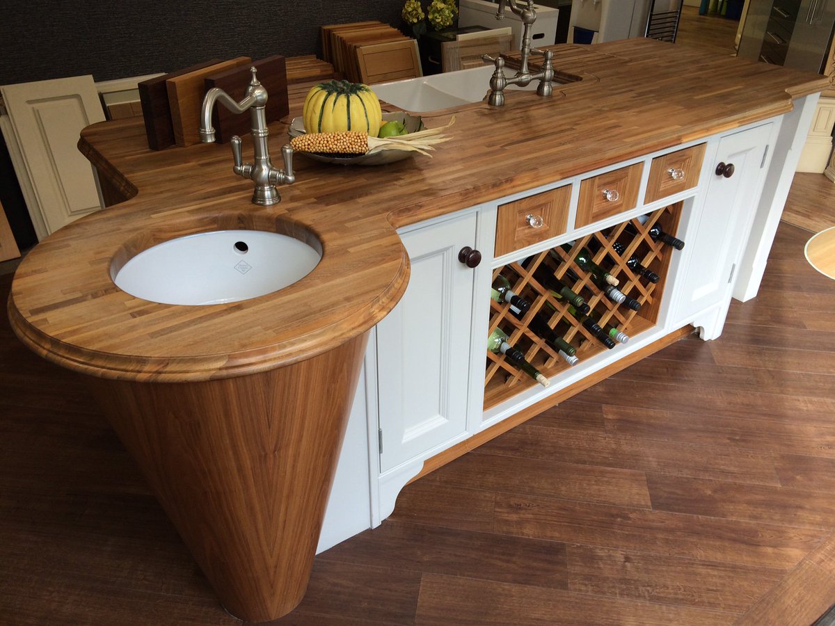 RoundOakInt's tweet image. Is a bespoke island part of your new new kitchen design? We love a new challenge, anything is possible.