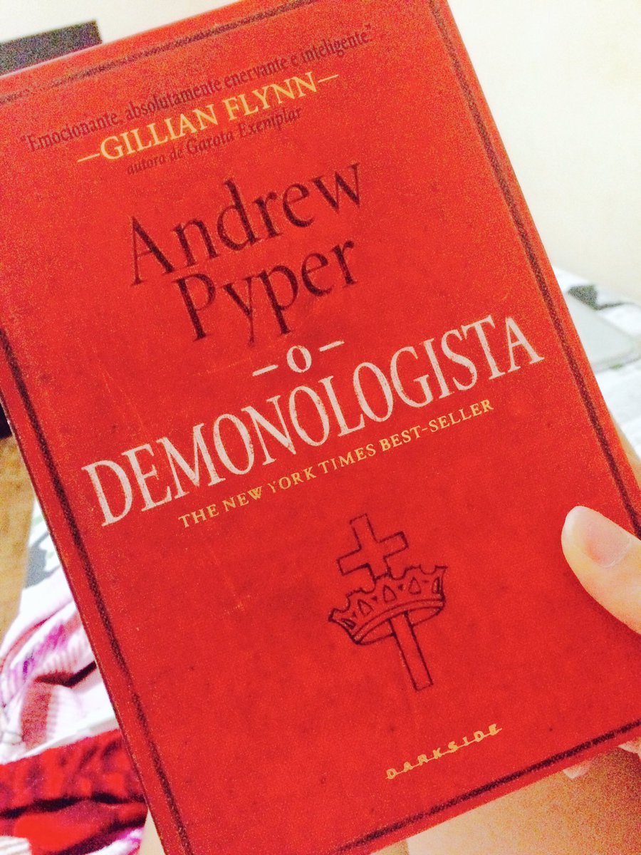 karlasmelo_'s tweet image. Leitura da vez !! #numero1 #odemonologista  #andrewpyper @DarkSideBooks