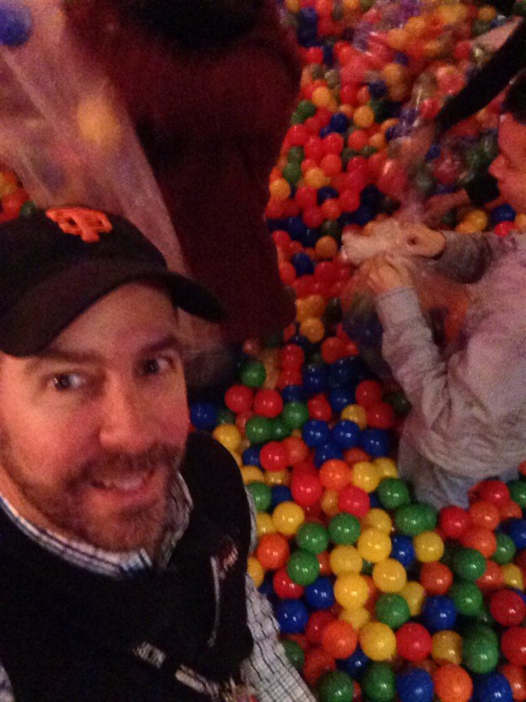 Mark_Seelig's tweet photo. Colored Balls + Cozy Bar = #Fun #ballpitbar at @RomperRoom in SF courtesy of @GoForwardMotion 👂2⃣ @KCBSNews https://t.co/W2wBrcMVjT