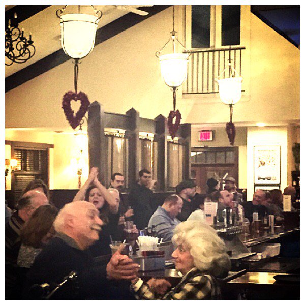 Dining &amp; dancing to live music @ 9pm, kitchen open till midnite