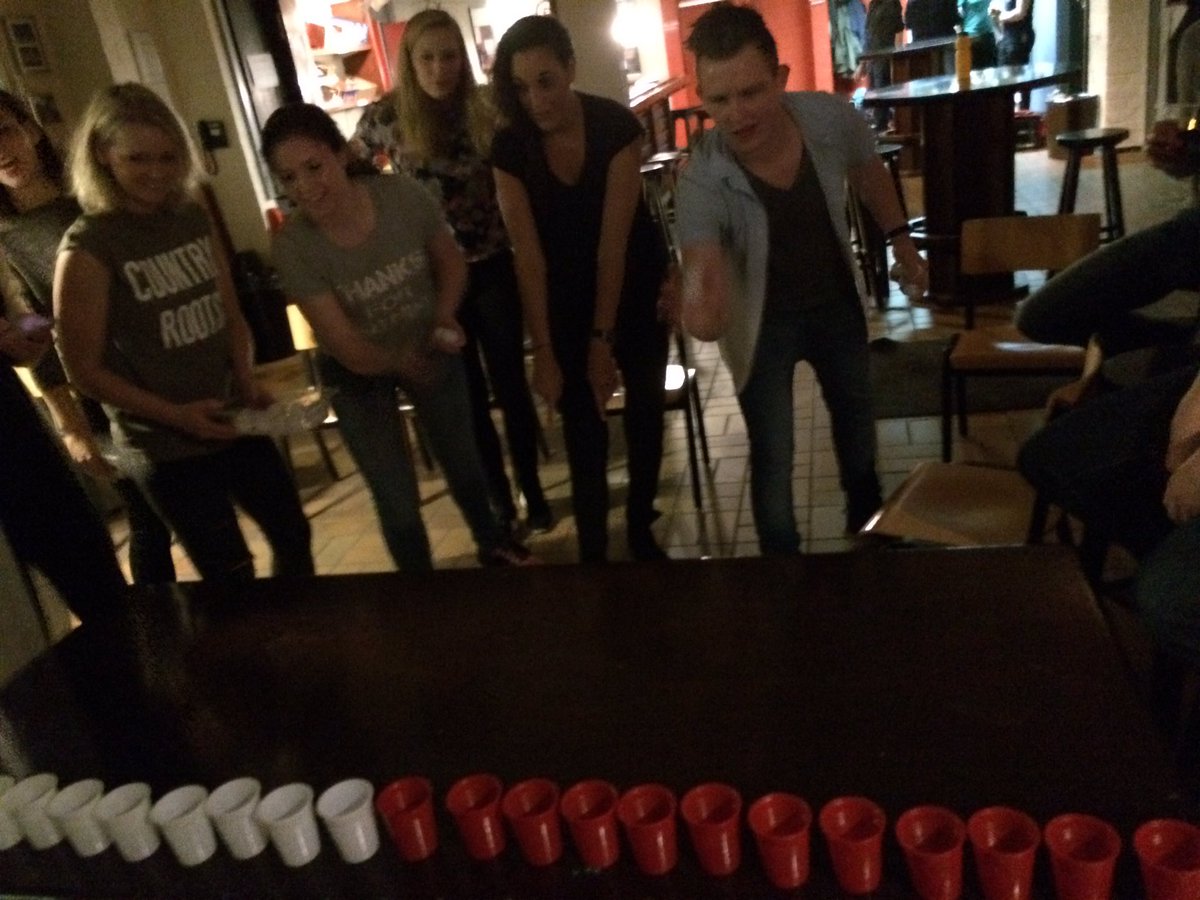Minute to win it... <a href="/ReflexDames1/">Zalsman/Reflex DS1</a> tegen <a href="/ReflexHeren1/">Zalsman / Reflex Kampen H1</a> #BattleOfTheSexes Mooi gezamenlijk teamuitje