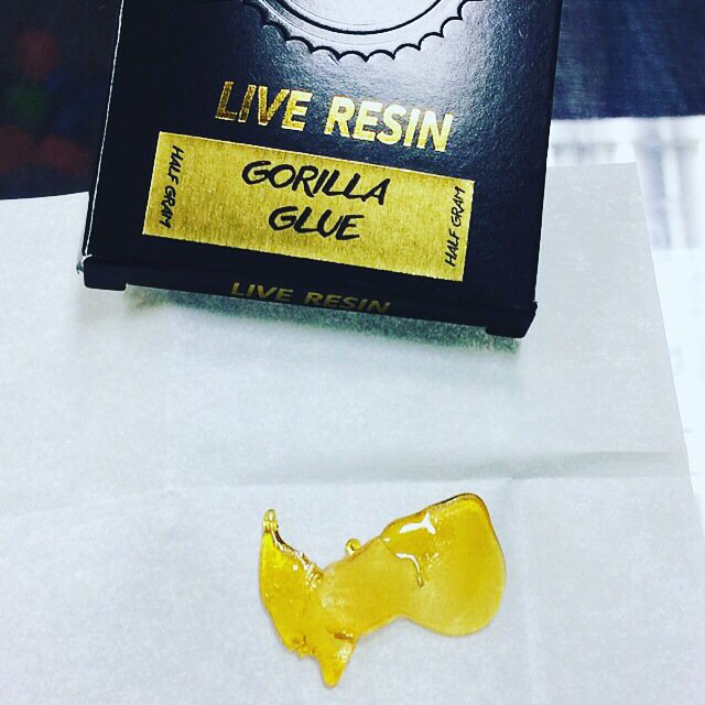 AbsoluteProp215's tweet photo. It's #ShatterDay today @AbsoluteProp215 come by and check out all of our wax! #MedicalMarijuana https://t.co/5DEESoa9As