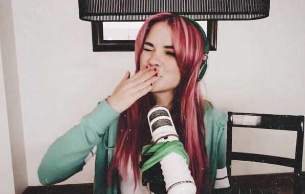 Luza_Doblas's tweet photo. Mira Lele ahora tienes el pelo rosa ❤
Gracias por todo princesa ❤
Y espero que te guste.
#lelearte @lenaychantelle https://t.co/EN7sanxQK4