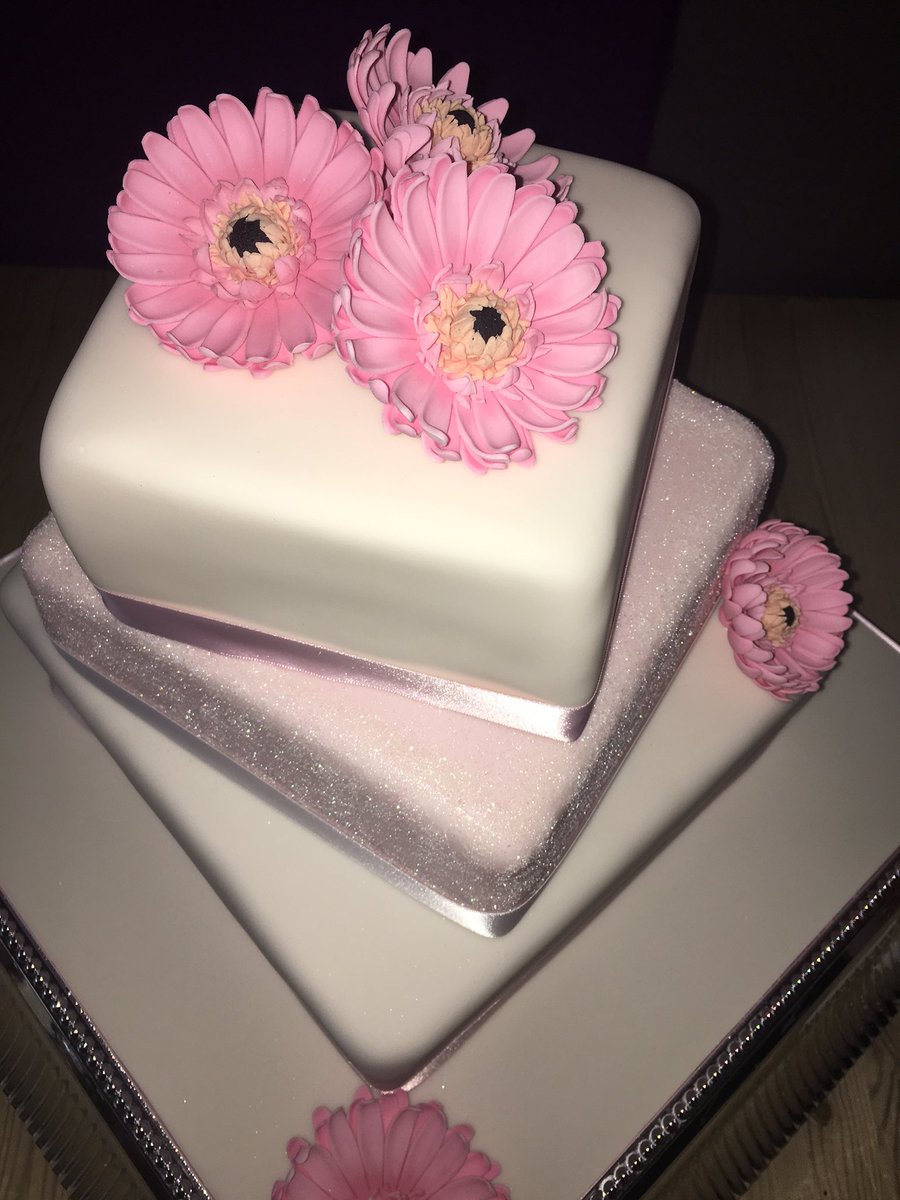 SarahCakeCo's tweet photo. #wedding #cake #3tier #gerbera #glitter #2016 #love https://t.co/Baq3MCy8wp