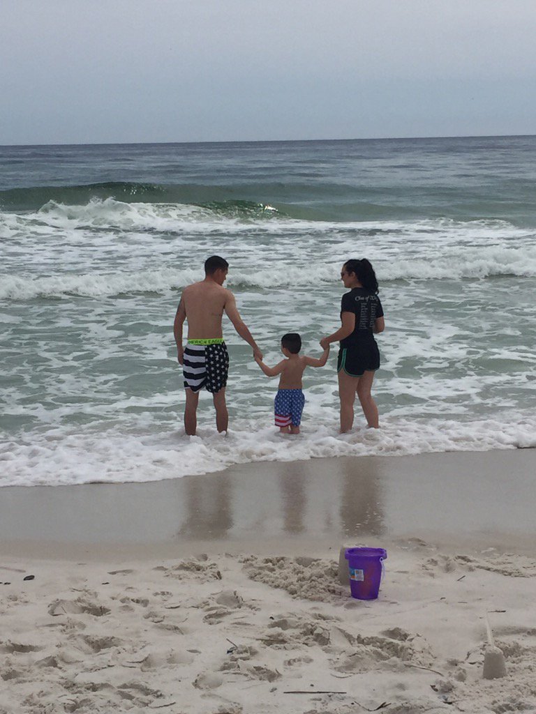 a_shellhorse's tweet photo. #HIRPensacolaBeach new family enjoying this beach today! Congrats guys! https://t.co/DkRwVZIlQH