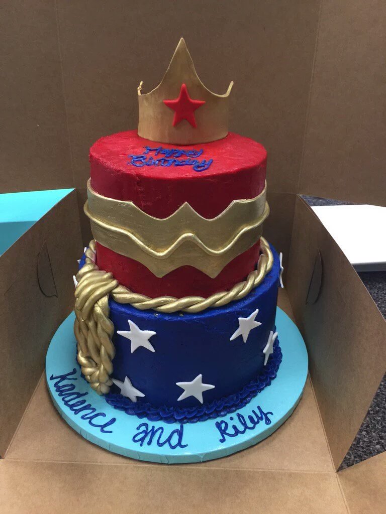 BeckyJasinski's tweet photo. Thank U @pdillyscupcakes for our #WonderWoman #Awesome #SoYummy #HighlyRecommend #PDillysCookeville #LookOutCakeBoss https://t.co/3KSEloDCXc