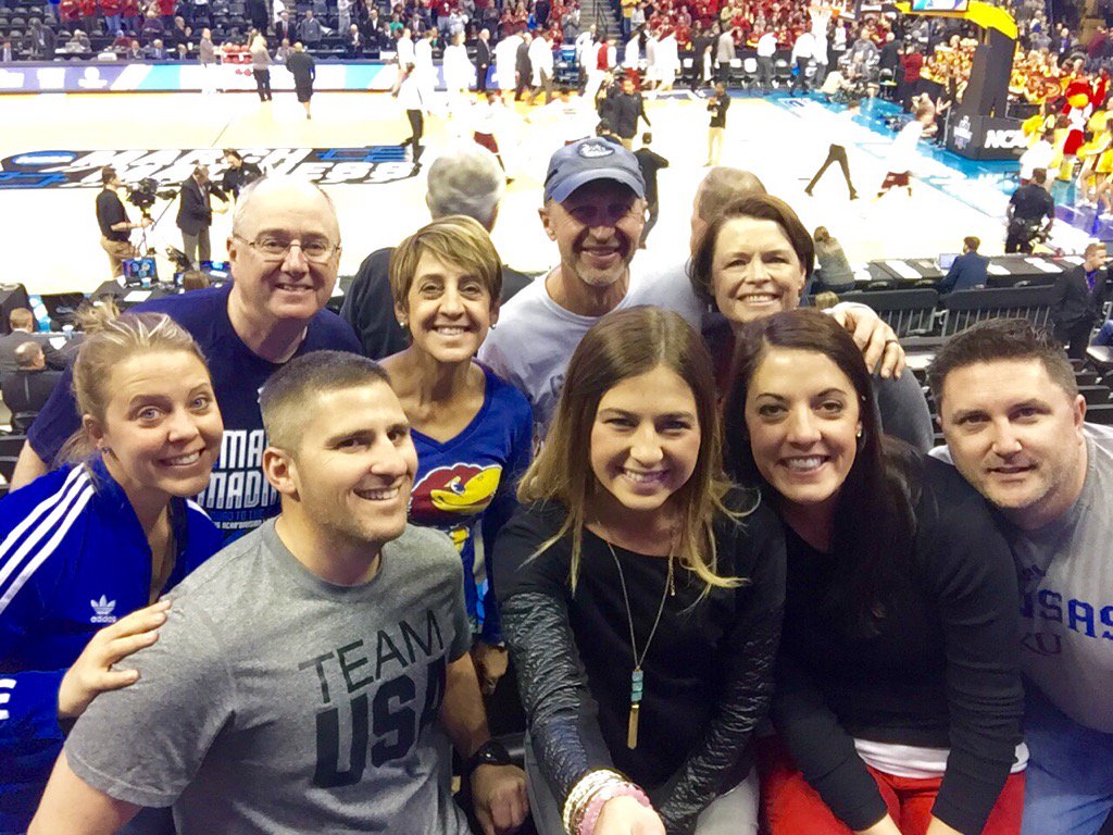 akleinschmit1's tweet photo. #MarchMadness #GoZags #Jayhawks #yearlytradition https://t.co/RaX9i41qtp